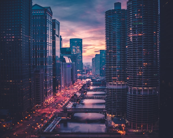 课堂光折射实验场景