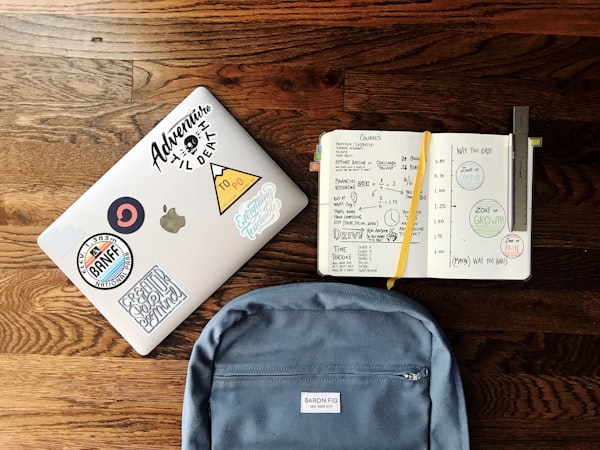 学生参与诗歌创作活动